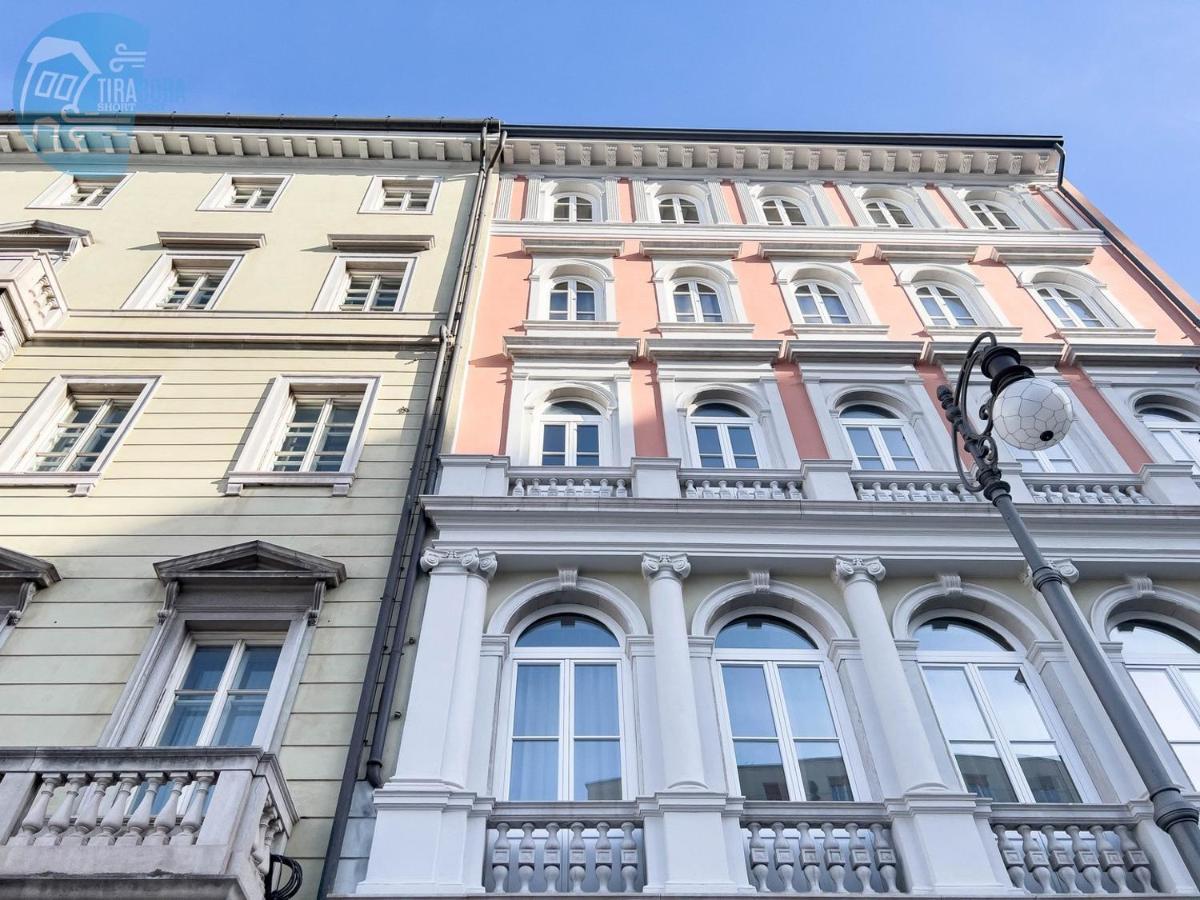 Piazza Della Borsa 3C Tirabora Short Rent Apartment Trieste Exterior photo